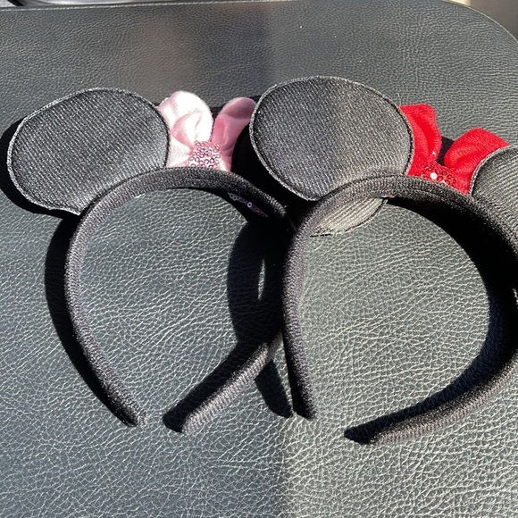 2 Minnie Mouse headbands - Picture 2 of 3